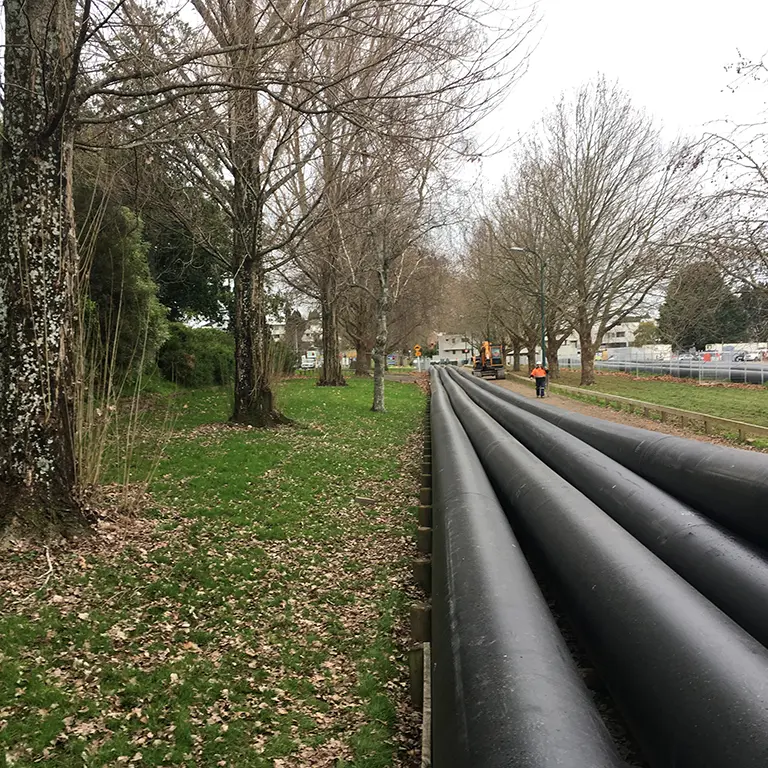 Humes Iplex PE Piep being laid