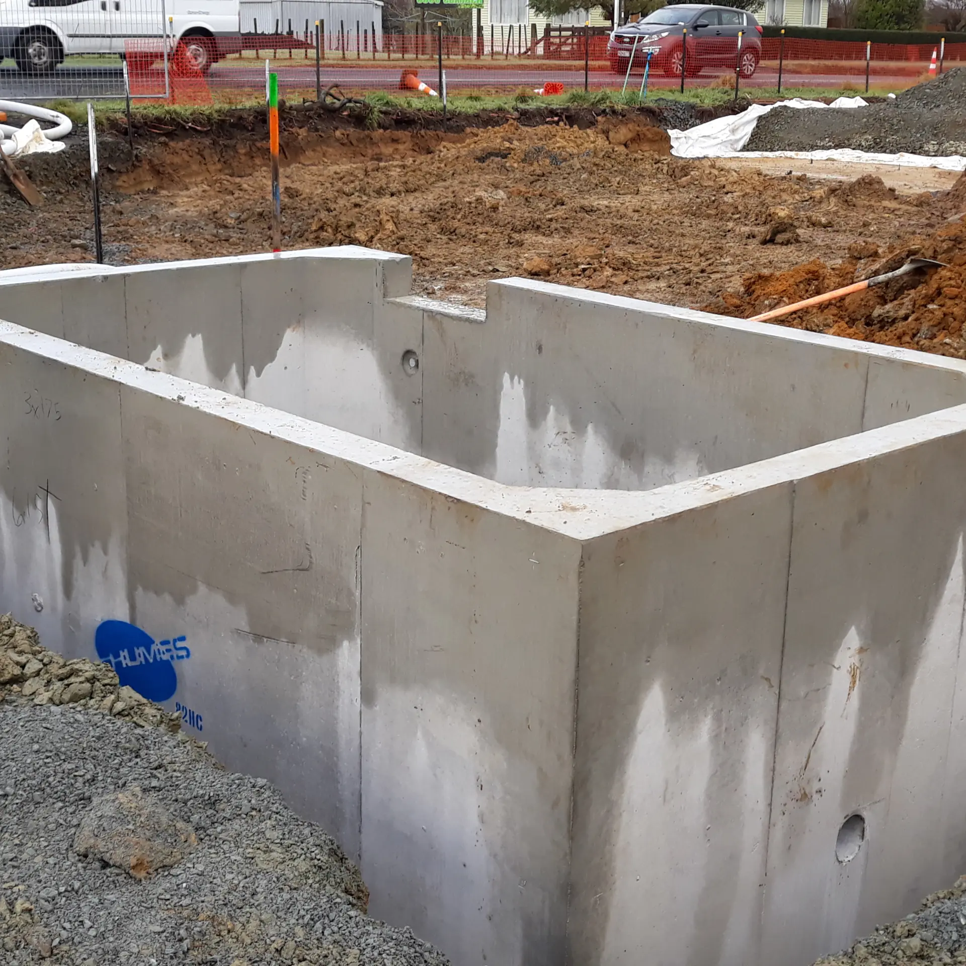 Humes rain garden surrounds insitu web